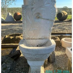 Fuente de pared flor