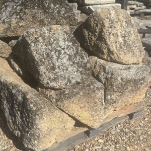 CUBREMURO EN PIEDRA DE SILLERIA